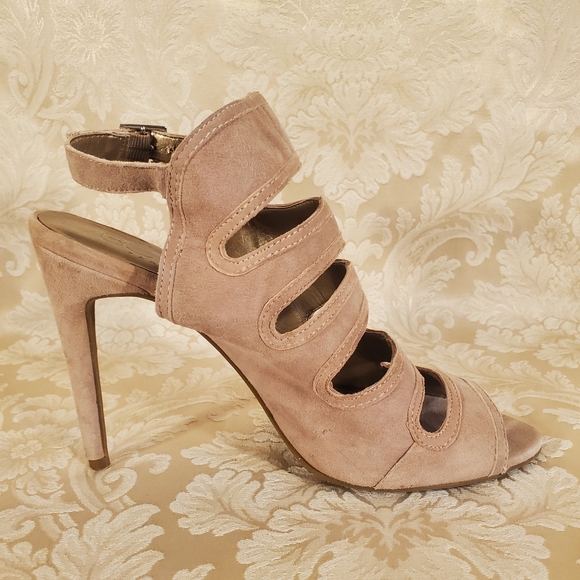 BCBG Paris Nude Flesh Tone Cut Out Peep Toe Suede Slingback High Heel Sandals - Picture 7 of 12